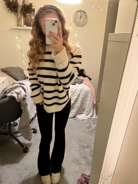 Striped Sweater Outfit, Sixth Form Outfits, Sweater Outfit, Stockholm Fashion, Cute Everyday Outfits, Really Cute Outfits, Autumn Outfit, Outfit Inspo Fall, Basic Outfits