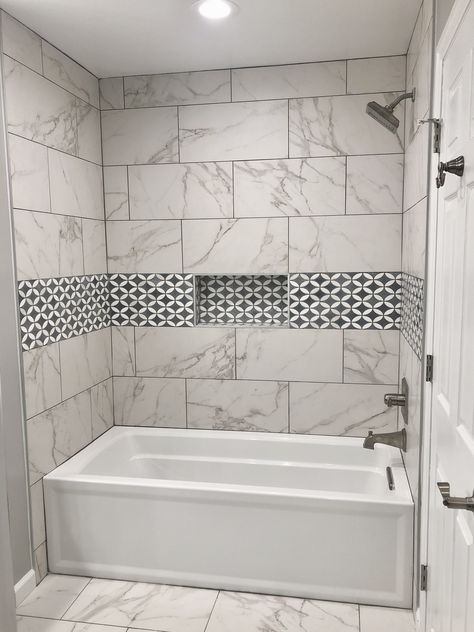 Modern Bathroom Tiles Design Ideas Wall, Bathroom Ideas With Marble Tile, Tub Shower Combo With Accent Tile, Marble Shower With Accent Tile, Bathroom Accent Tile Ideas, Cr Tiles Small Bathrooms, Small Marble Tile Bathroom, Bath Tub Tiles, Accent Tile In Shower Ideas