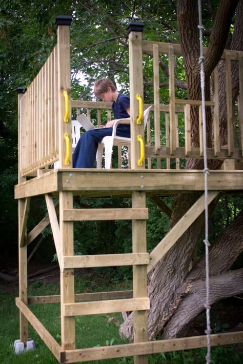 Elevated Tree House, Backyard Forts For Kids Diy, Treehouse Ideas Kids, Kids Treehouse Ideas, Treehouses For Kids, Rental Kitchen Ideas, Simple Treehouse, Tiny House Airbnb, Backyard Treehouse