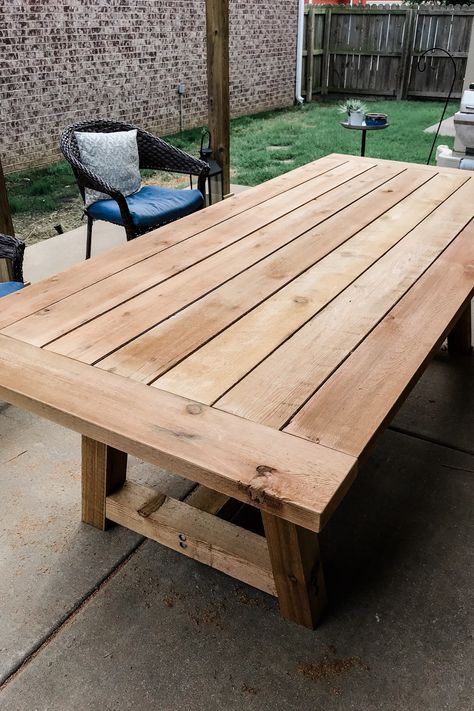 Meja Outdoor, Diy Patio Table, Diy Outdoor Table, Restaurant Patio, Mesa Exterior, Table Diy, Vintage Diy, Garden Table, Diy Table