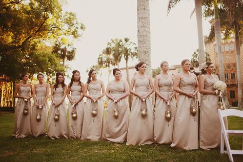 Bridesmaids holding lanterns! 21 Lantern Wedding Decor Ideas | Mid-South Bride Bridesmaid Bouquet Alternatives, Alternative Bridesmaid, Lantern Decor Wedding, Instead Of Flowers, Budget Bride, Bear Wedding, Gold Lanterns, Wedding Lanterns, Night Wedding