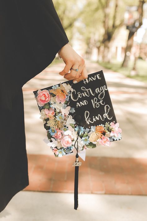 College Grad Cap Ideas Christian, Boho Grad Cap Ideas, Boho Grad Cap, Graduation Cap Floral, Boho Graduation Cap, Graduation Cap Designs Floral, Picture Grad Cap, Christian Graduation Cap Ideas, Christian Graduation Cap