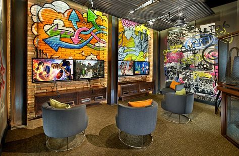 Vivacious custom graffiti enlivens the snazzy home theater [Design: KDS Interiors] Gamer Room Diy, Luxury Game Room, Graffiti Ideas, Wall Graffiti, Media Room Design, Recreational Room, Cottage Shabby Chic, Video Game Room Design, Video Game Rooms