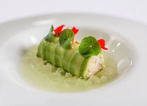 Crab, avocado mousse, cucumber juice, melon and basil mayonnaise Avocado Mousse Recipe, Avocado Appetizer, Cucumber Sauce, Eleven Madison Park, Avocado Mousse, Crab Dishes, Great British Chefs, Sous Vide Recipes, Cucumber Juice