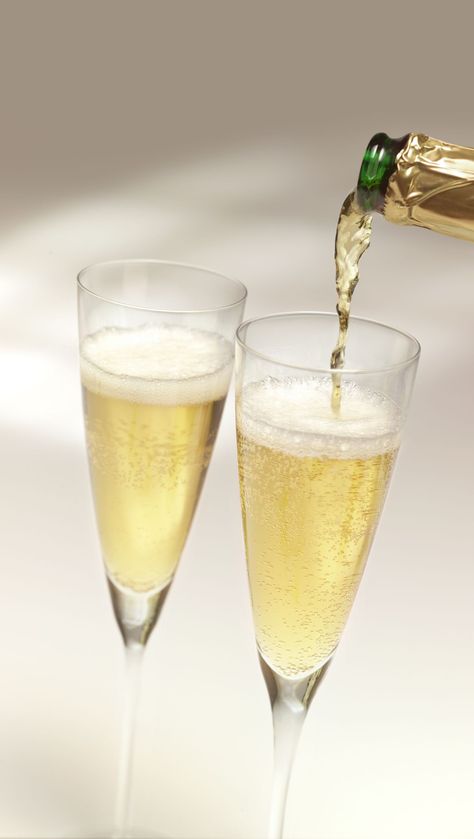 Sweet Champagne Brands, Fancy Sweets, Champagne Images, Sweet Brunch Recipes, Best Sparkling Wine, Sweet Champagne, Best Champagne, Acacia Honey, Champagne Corks