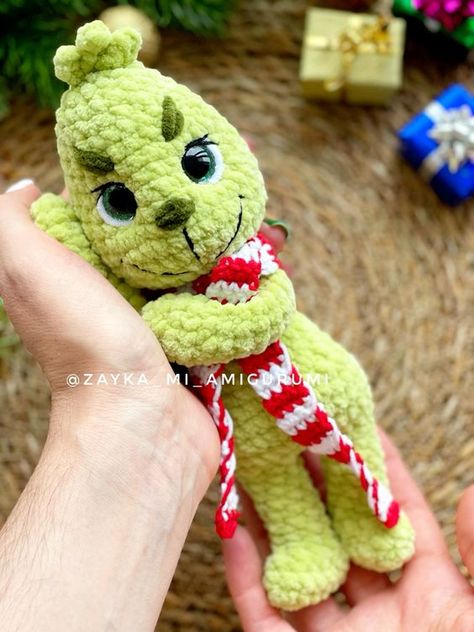 Crochet Pattern PDF Amigurumi The christmas thief Grinch plush / Crochet green villain / Grinch crochet pattern / Amigurumi Christmas DIY crochet toys #diycrochettoys #crochet #crochettoy #crochettoys 3.192 Grinch Plushie Crochet Pattern, Grinch Plush, Plush Crochet Pattern, Crochet Green, Plush Crochet, Confection Au Crochet, Crochet Business, Crochet Quilt, Crochet Lessons