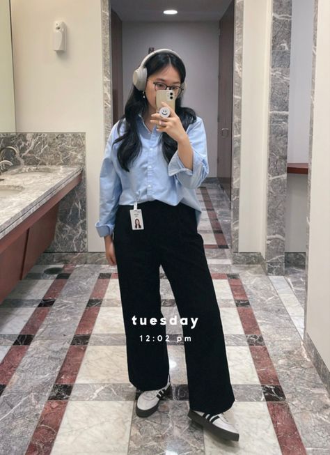 Black Trousers And Sneakers Outfit, Blue Poplin Shirt Outfit, Black Trousers Outfit Casual Sneakers, Sambarose Adidas Outfit, Sony Headphones Outfit, Outfit With Headphones, Trousers And Sneakers Outfit, Black Trousers Outfit Casual, Poplin Shirt Outfit