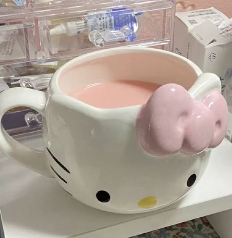 Aesthetic Mugs, Images Hello Kitty, Hello Kitty Mug, Charmmy Kitty, Pretty Mugs, Hello Kitty Pink, Tanah Liat, Keramik Design, Cute Kitchen