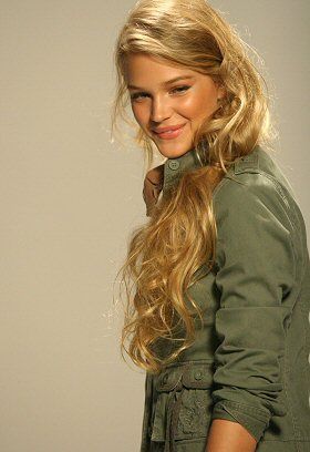 Esti Ginzburg, Tan Blonde, Fotografi Vintage, Dark Blonde Hair, Blonde Hair Looks, Long Blonde, Long Blonde Hair, Hair Inspo Color, Blonde Beauty