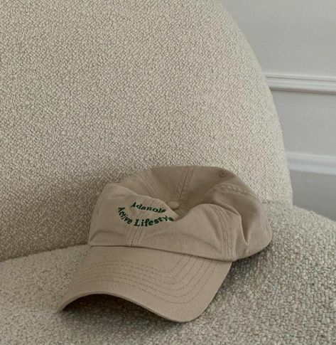 Heyward Outer Banks, Pope Heyward, White Baseball Hat, Hat Aesthetic, Minimalist Inspiration, Nude Palette, Spring Aesthetic, Casual Chic Outfit, Dad Caps