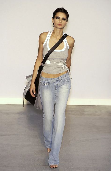 Dirk Bikkembergs 2004, Paris Fall Fashion, 2004 Runway, Dirk Bikkembergs, Sweater Trends, Europe Fashion, Cooler Look, 2000s Fashion, Fashion Week Spring