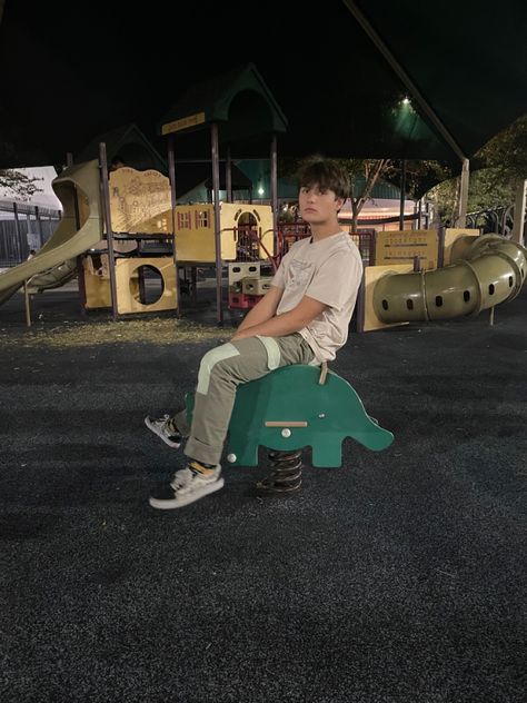 Couple Playground Night, Playground Date Aesthetic, Playground Aesthetic Photoshoot, Night Playground Aesthetic, Aesthetic Playground Pictures, Playground Pose Ideas, Playground Picture Ideas, Skating At Night Aesthetic, Playground At Night Aesthetic