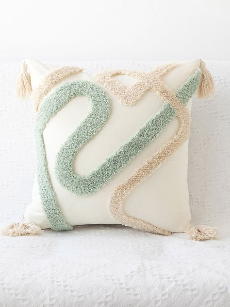 Zimmer Diy, Needle Cushion, Cushion Embroidery, Tassel Decor, Cushion Cover Designs, Cutwork Embroidery, Punch Needle Patterns, Tassels Decor, Tufted Cushion