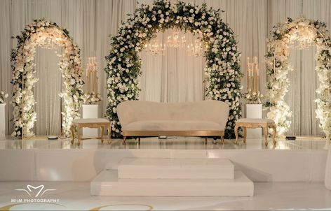 Walima Backdrop Stage Decorations, Asian Wedding Stage Decor, Square Wedding Backdrop, Neutral Wedding Backdrop, Elegant Stage Decor, Wedding Hall Backdrop, Walima Stage Decor, Desi Wedding Stage, Wedding Throne Decoration