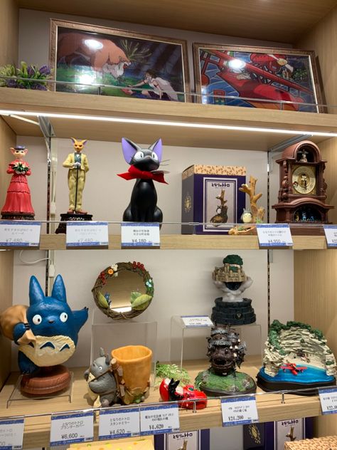 #japan #ghibli #figurines Studio Ghibli Figures, Ghibli Figures, Japan Ghibli, Studio Ghibli Merch, Douyin Style, Ghibli Merch, Ghibli Studios, Ghibli Museum, Army Room Decor