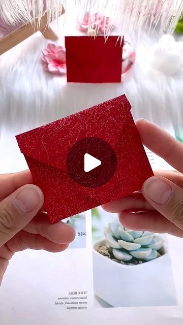 How To Make Pockets Out Of Paper, Diy Envelope Tutorial, Cards For New Year, Envelope Origami, Envelope Tutorial, Paper Folding Crafts, Tutorial Origami, New Year Cards, Origami Envelope