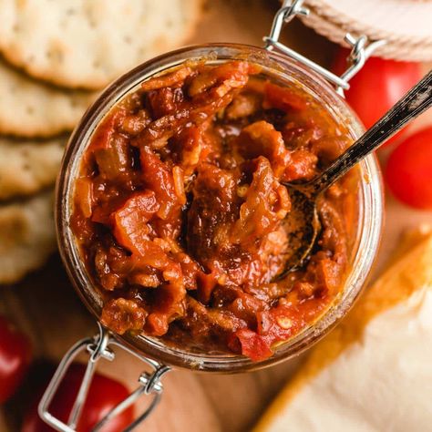 Tomato Bacon Jam, Bacon Tomato Jam, Tomato Jam Recipe, Fried Egg Sandwich, Best Breakfast Sandwich, Canning Ideas, Breakfast Burger, Tomato Jam, Bacon Tomato