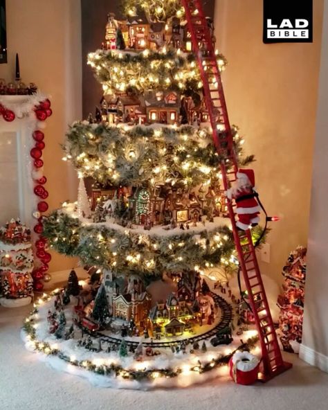 LADbible on Instagram: “This Christmas tree is incredible 😍👏 (@newsflare)” Christmas Tree Village Display, Christmas Lights Outside, Christmas Tree Village, Diy Christmas Village, Christmas Village Display, Christmas Tree Inspiration, Rustic Christmas Tree, Indoor Christmas Decorations, Christmas Villages