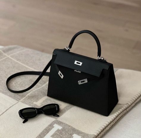 Hermes Kelly Bag, Pretty Jewelry Necklaces, Bag Obsession, Women's Bags By Style, Kelly Bag, Designer Totes, Hermes Handbags, Bag Collection, Bags Aesthetic