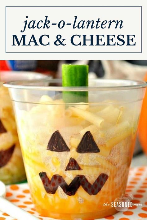 Treat your kids to a festive Halloween dinner with these Jack-O-Lantern Mac and Cheese Cups! Before they load up on candy or head out to trick-or-treat, fill up little tummies with an easy, tasty and FUN Halloween party food! Halloween Lunch Ideas, Halloween Lunch Box Notes, Fun Halloween Party Food, Halloween Lunch Box, Mac And Cheese Cups, Cheese Cups, Creepy Halloween Food, Halloween Lunch, Healthy Halloween Snacks