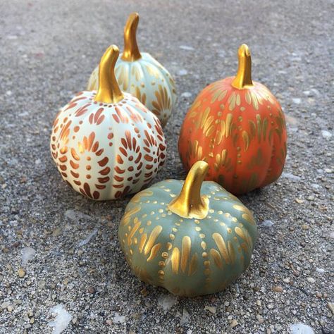 How to host a classy Halloween party for adults Pumpkin Painting Party, Ceramic Pumpkins, Creative Pumpkin Painting, Halloween Pumpkin Designs, Halloween Pumpkins Painted, Gold Pumpkins, Creative Pumpkins, Pumpkin Party, Fall Halloween Crafts