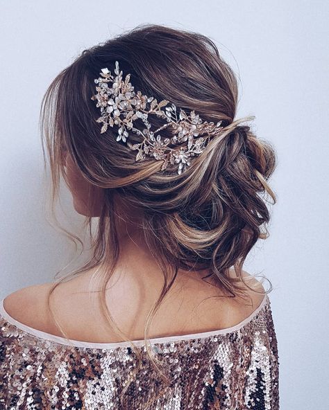 Hannah Taylor on Instagram: “Super messy textured updo finished with a gorgeous headpiece DALIA by @ulyana.aster ❤ . . . #hairbyhannahtaylor #updo #messyupdo…” Long Wedding Hairstyles, Hannah Taylor, Wedding Hairstyles With Crown, Wedding Hair Half, Wedding Bun Hairstyles, Wedding Hairstyles Bride, Bridal Hair Clip, Wedding Hair Inspiration, Natural Hair Updo