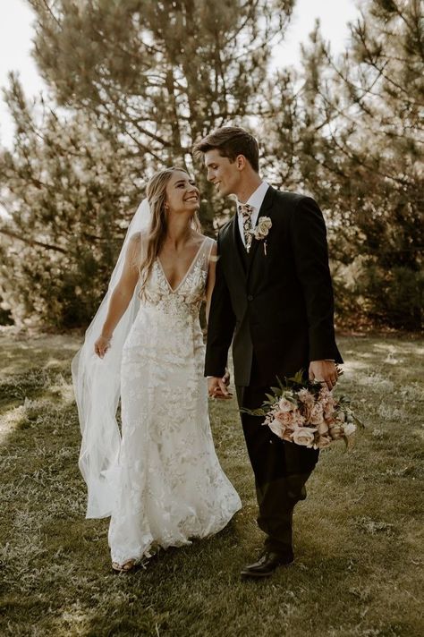 Alyssa Marie, Bride Groom Poses, Wedding Photo List, Mountain Wedding Photos, Bride And Groom Wedding Photos, Wedding In The Mountains, Groom Photoshoot, Groom Wedding Photos, Wedding Posing