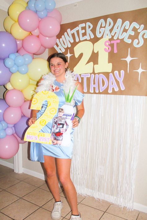 Sign Night 21st Birthday, 21st Sign Night, 21st Shot Book, 21st Sign, 21st Birthday Themes, 21st Birthday Banner, 21st Birthday Sign, Graduation Pic Ideas, 21st Bday Ideas