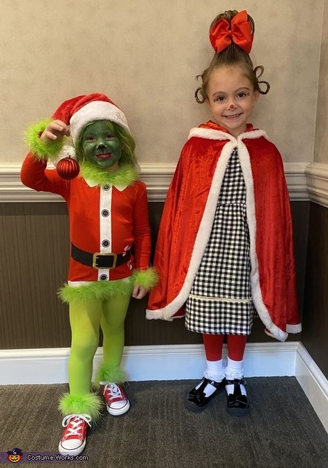 Diy The Grinch Costume, Grinch Girl Costume, Grinch Dress Up Day At School, Diy Whoville Costumes, Diy Grinch Costume, Movie Character Dress Up, Halloween Fun Facts, Whoville Costumes, Cindy Lou Who Costume