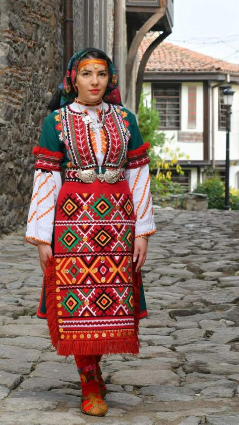 Bulgarian Traditional Dress, Serbian Clothing, Bulgarian Folklore, Slavic Folklore, Folk Clothing, Russian Culture, Royal Dresses, Folk Costume, Traditional Clothing