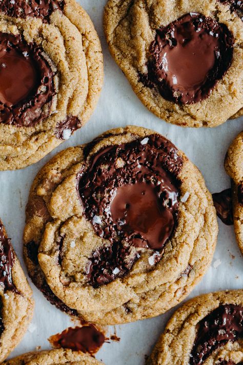 Salted Espresso Rye Chocolate Chip Cookies - The Sweet and Simple Kitchen Rye Cookies, Chocolate Chunk, Simple Kitchen, Easy Cookie Recipes, Chocolate Chip Cookie, How Sweet Eats, Easy Cookies, Eat Dessert, Cookies Recipes Chocolate Chip