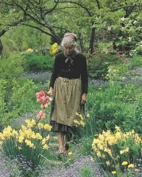 Dream Work: Mary Oliver Appreciation Group | When I moved from one house to another | Facebook Tasha Tudor, The Tudors, Marjolein Bastin, Old Woman, A Skirt, Country Life, Cottage Garden, Garden Inspiration, Secret Garden