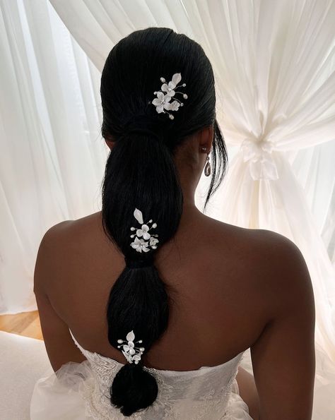 Porcelain Flower Pin style no. 242723 -  #Flower #Pin #porcelain #Style Black Bridal Natural Hairstyles, Wedding Hair Black Women, Black Bridal Hair, Black Wedding Hair, Black Women Wedding Hairstyles, Wedding Upstyles, Afro Wedding Hairstyles, Black Brides Hairstyles, Black Wedding Hairstyles