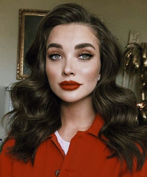 Vintage Makeup 1940s, Red Lipstick Wedding Makeup Brides, Alt Bride Makeup, 1950s Glam Makeup, Vintage Glam Makeup Classic Hollywood, Vintage Bridal Makeup Old Hollywood, Old Hollywood Bridal Makeup, Vintage Wedding Makeup Looks, Old Hollywood Wedding Makeup