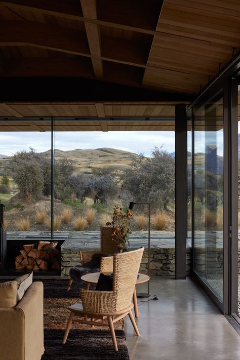 Photo 19 of 26 in Walls of Glass at This New Zealand Home Capture the Most Epic Mountain Views - Dwell Modern Mountain Living Room, Mountain House Interior, New Zealand Homes, Mountain Living Room, New Zealand Home, England House, New Zealand Architecture, Australia House, Interior Design Games