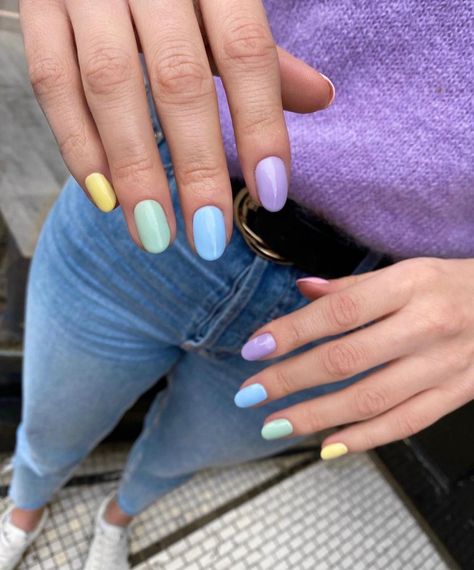 40 The most beautiful Easter nails : Pastel Nail Colours I Take You | Wedding Readings | Wedding Ideas | Wedding Dresses | Wedding Theme Short Oval Easter Nails, Solid Color Easter Nails, Easter Nails Matte, Easter Nails By Skin Tone Range, Easter Manicure, Speckled Egg Nails, Eggshell Nails, Spring Nail Colours, Easter Nails 2024