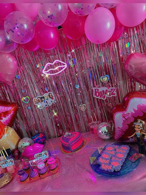 Y2k Party Theme, 2000s Birthday Party Theme, Y2k Birthday Party, Bratz Party, 18th Birthday Party Themes, Sweet Sixteen Birthday Party Ideas, 21st Bday Ideas, 20th Birthday Party, 21st Birthday Cakes