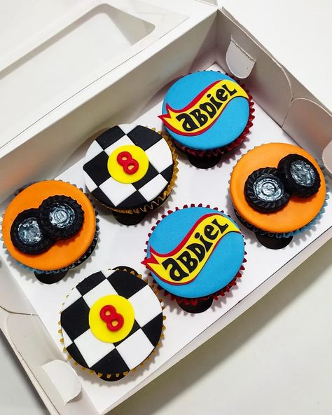 Car Birthday Ideas, Hot Wheels Cupcakes, Wheels Themed Birthday Party, Hot Wheels Themed Birthday Party, Nerf Cake, Spiderman Birthday Party Decorations, Hot Wheels Cake, Hotwheels Birthday Party, Hot Wheels Birthday