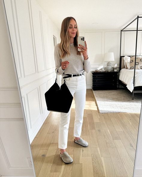 Black Birkenstock Clogs Outfit, Birkenstock Boston Clog Outfit, White Jeans Outfit Fall, White Jeans Outfit Winter, Boston Clogs Outfit, White Jeans Fall, Birkenstock Clogs Outfit, Birkenstock Boston Outfit, Clog Outfit