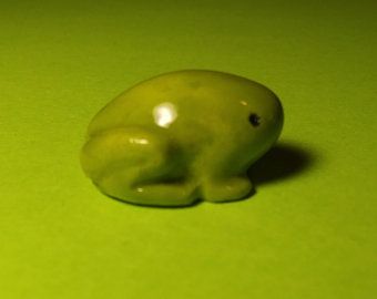 Frog Pottery Ideas, Frog Mouth Helmet, Garden Statues Diy, How To Make A Clay Frog, Small Clay Frog, Green Clay Ideas, Tiny Clay Frog, Mini Clay Frog, Small Clay Trinkets