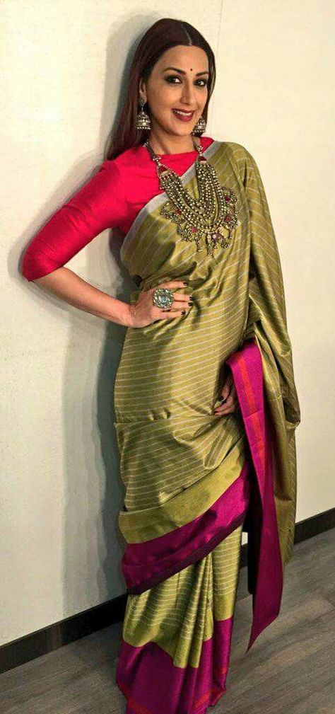 Sonali bendre in saree Sonali Bendre Saree, Sonali Bendre, Salwar Dress, Simple Sarees, Anarkali Suit, Indian Attire, Salwar Suits, Festive Season, Indian Outfits