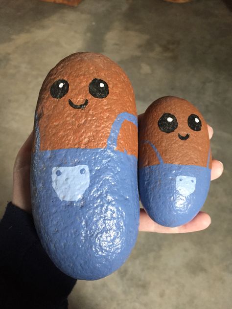 Painted rocks potato family Things To Draw On Rocks Easy, Potato Painted Rock, Potato Rock Painting, Funny Stone Painting, Drawing Rocks, Pet Rock, Rock Day, Diy Rock Art, Happy Stones