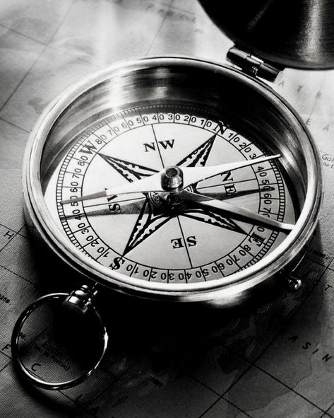 Compass And Map Tattoo, Compass Clock, Compass Tattoo Design, Vintage Compass, Map Compass, Map Tattoos, Tattoo Zeichnungen, Nautical Tattoo, A Compass