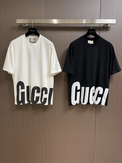 Gucci Tshirt Men, Gucci Tshirt, Clothing Brand Logos, Hype Clothing, Black Men Fashion Swag, Tshirt Design Men, Men Stylish Dress, Guys Clothing Styles, Black Men Fashion