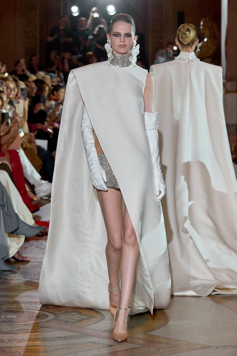 Stephane Rolland Fall Winter 2023-2024 Haute Couture fashion show at Paris Couture Week FW23 Royal Dinner, Paris Couture Week, High Fashion Runway, Stephane Rolland, Wedding Ideas Dresses, Paris Couture, December Wedding, Fashion Is Art, Blouse Pattern Sewing