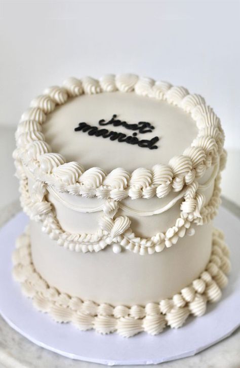 Just married cake, Just married wedding cake, Just married heart cake, Just married cake ideas, just married cake vintage, buttercream wedding cake, minimalist wedding cake, simple wedding cake, vintage wedding cake, wedding cake designs White Vintage Heart Cake, All White Cake, Just Married Cake, Married Cake, Vintage Heart Cake, Cake With Buttercream Frosting, Luxury Cake, Classic Wedding Cake, Wedding Sweets