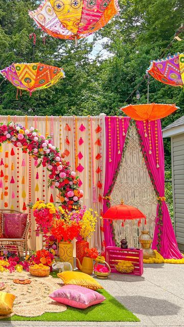 The Party Palette Co. on Instagram: "You are your own rainbow 🎨 Combined two past designs together to create this vibrant setup for a Manjal/Haldi Ceremony earlier this month. Love how it looked outdoors against the trees! 🥰 Decor & Styling // @thepartypaletteco DM for inquiries . . . . . . . . #mehndi #mehndinight #hennaparty #tamilwedding #wedmegood #weddingsutra #haldiceremony #haldi #hennaparty #weddingz #reelitfeelit #indianweddingblog #indianwedding #homedecorindia #indianweddingdecor Backdrop Aesthetic, Haldi Backdrop, Mehndi Stage Decor, Traditional Backdrop, Round Arch Backdrop, Stage Video, Party Palette, Haldi Decoration Ideas, Haldi Ceremony Decorations