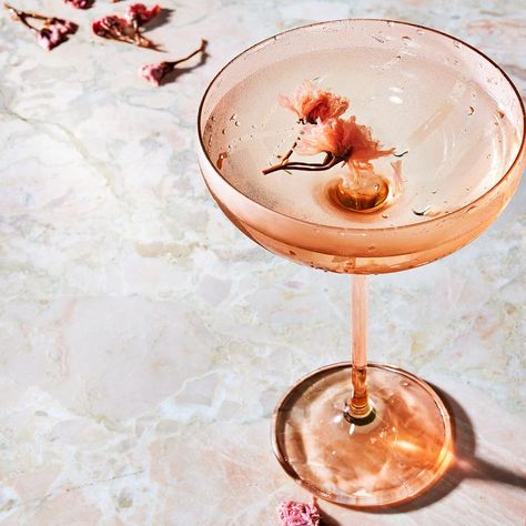 These Floral, Fruity Cocktails Are Fresh from Tokyo High End Cocktails, Garnished Cocktails, Japan Cocktail, Cocktails Ideas, Japanese Cocktails, Plum Vinegar, Best Gin Cocktails, Pickled Cherries, Melon Soda