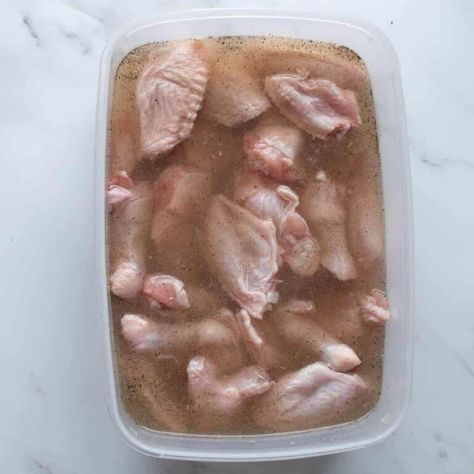 Best Chicken Brine, Brine For Chicken Wings Recipe, Brine For Chicken Wings, Brine Whole Chicken, Brine For Chicken, Fried Chicken Brine, Chicken Wing Marinade, Easy Chicken Wings, Dry Brine