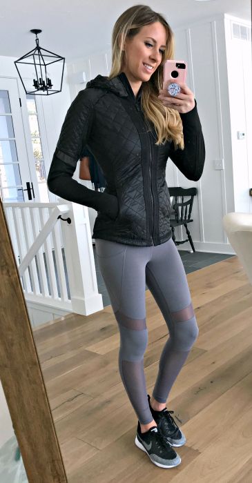 best workout clothes Nike Windbreaker Jacket Outfit, Vapormax Outfits, Nike Vapormax Outfit, Windbreaker Jacket Outfit, Workout Clothes Outfits, Cute Sports Bras, Fitness Fits, Best Workout Clothes, Gym Workout Wear